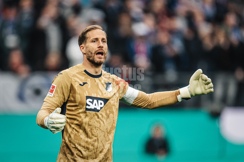 Fußball | Männer | Saison 2025/2026 | 1. Fußball-Bundesliga | 31. Spieltag | Hamburger SV vs. TSG Hoffenheim | 25.04.2026 | Oliver Baumann (#1, TSG Hoffenheim)