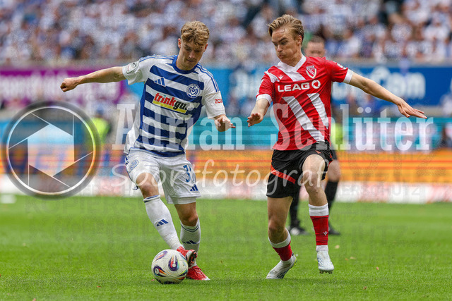 03.05.2026, GER, Fussball, Herren, 3. Liga, Saison 2025/2026, MSV Duisburg - FC Energie Cottbus | Dominik Kother (MSV Duisburg) und Lukas Michelbrink (Cottbus) im Kampf um den Ball 