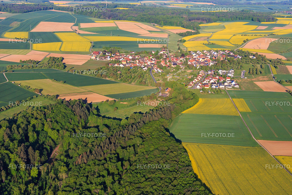 Ortsansicht aus Osten am Morgen | Luftbild: Ortsansicht aus Osten am Morgen im Ortsteil Sachsenhausen in Wertheim im Bundesland Baden-Württemberg in Deutschland. Foto: IMG_146680.jpg vom 11.05.2025 durch Werner Riehm/FLY-FOTO.de - Realisiert mit Pictrs.com