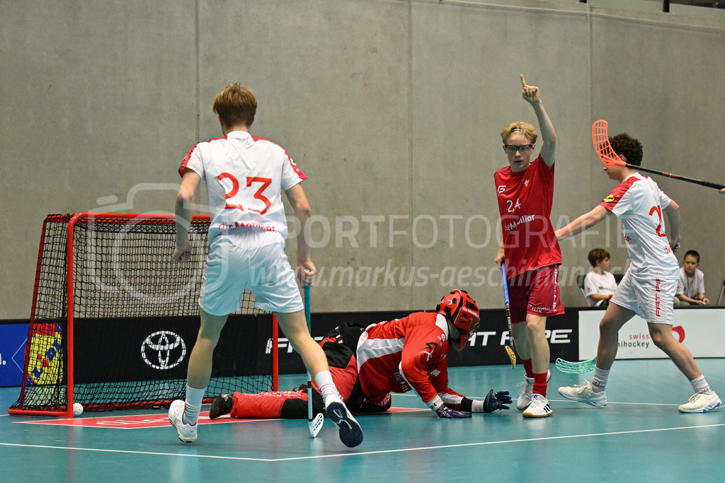 Switzerland B U19 vs Switzerland U19 - 4. February 2024 | Switzerland B U19 vs Switzerland U19
U19 Men International Matches in Switzerland
GoEasy Arena, Siggenthal Station
Switzerland forward #24 Julian Egli scores the 0:1.
Credit: Markus Aeschimann | <a href="https://www.markus-aeschimann.ch">Sportfotografie Markus Aeschimann</a> | <a href="https://www.instagram.com/sportfotografie.aeschimann">@sportfotografie.aeschimann</a> - Realisiert mit Pictrs.com