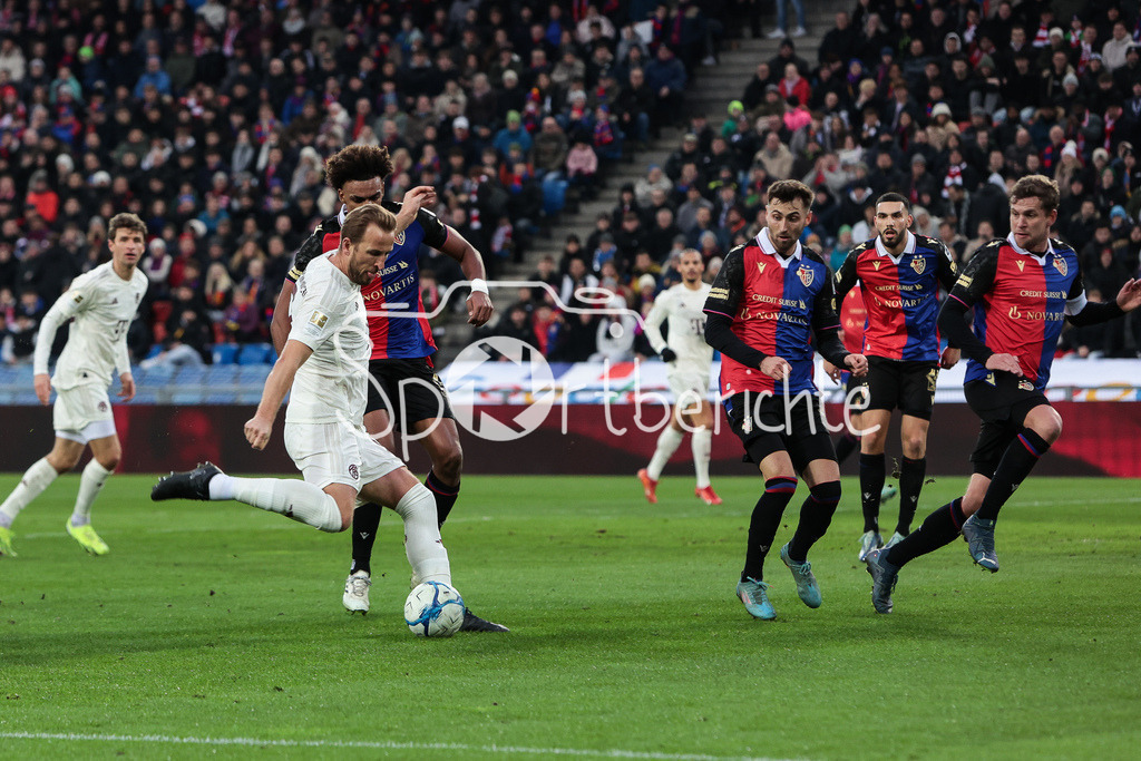 FC Basel - FC Bayern München | Harry KANE (FCB #9) bei einem Torschuss