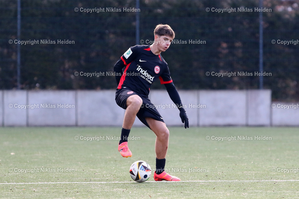H_HamburgerSVU19_EintrachtFrankfurtU19_U19DFBNachwuchsliga_15022025 | #2 Maurice Spahn (Eintracht Frankfurt U19)Fußball I Junioren I U19 DFB-Nachwuchsliga I Saison 2024-2025 I Hauptrunde Liga A, Gruppe C, 3. Spieltag I Hamburger SV U19 - Eintracht Frankfurt U19 I 15.02.2025 I Alexander-Otto-Akademie