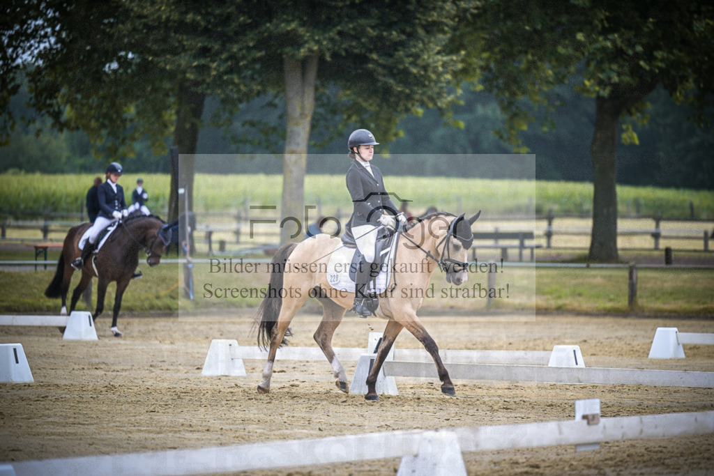 DOS_2897 | Entdecke hochwertige Reitturnierfotos von Foto Oger. Professionell, emotional und authentisch – jetzt Lieblingsmomente im Shop bestellen.Deutschlandweite Turnierfotografie. - Realisiert mit Pictrs.com