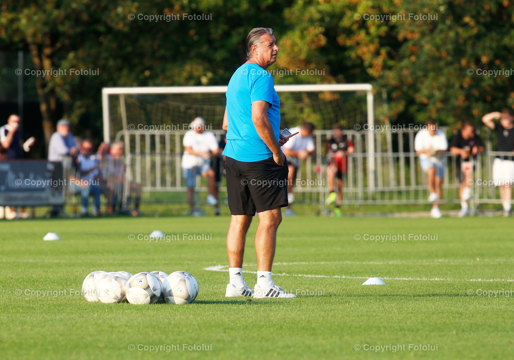 A_LUI_280824_43 | SPORT FUSSBALL UNIQA OEFB CUP 2024 2.RUNDE ASKOE OEDT-WIENER AUSTRIA 28.08.2024 IM BILD: TRAINER KURT RUSS (OEDT) FOTO:FOTOLUI