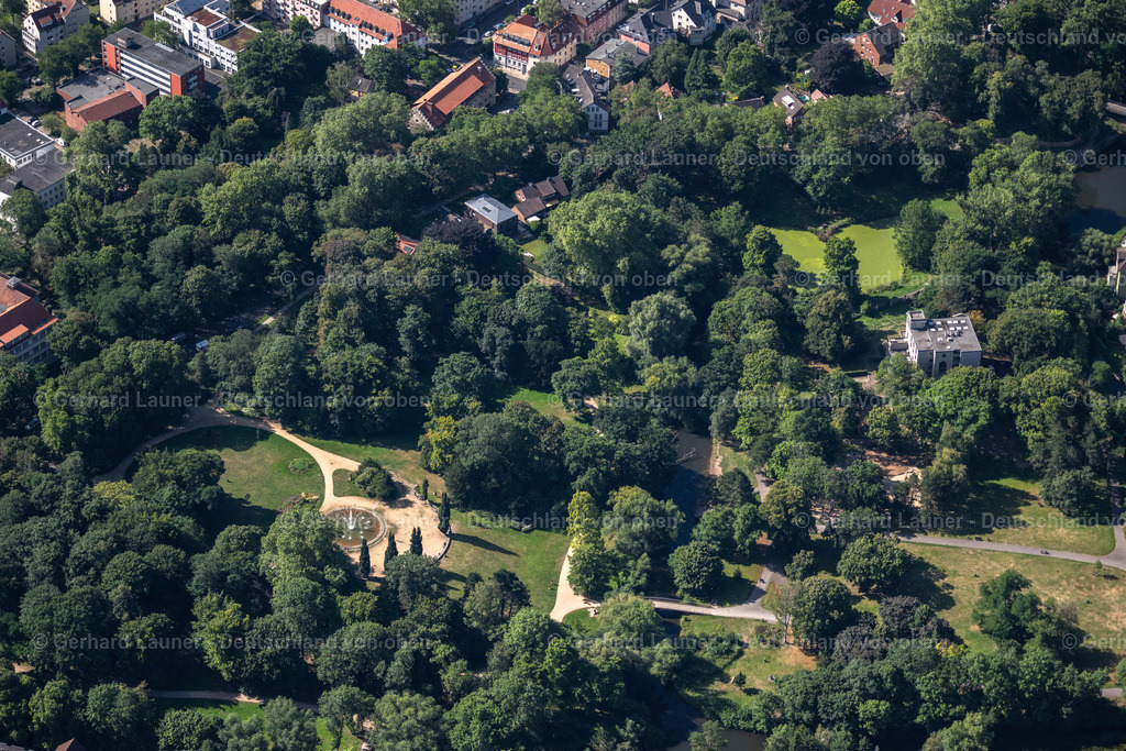 4035242 | BRAUNSCHWEIG 31.07.2020 Parkanlage "Inselwall Park" in Braunschweig im Bundesland Niedersachsen, Deutschland. // Park of "Inselwall Park" in Brunswick in the state Lower Saxony, Germany. Foto: Gerhard Launer
