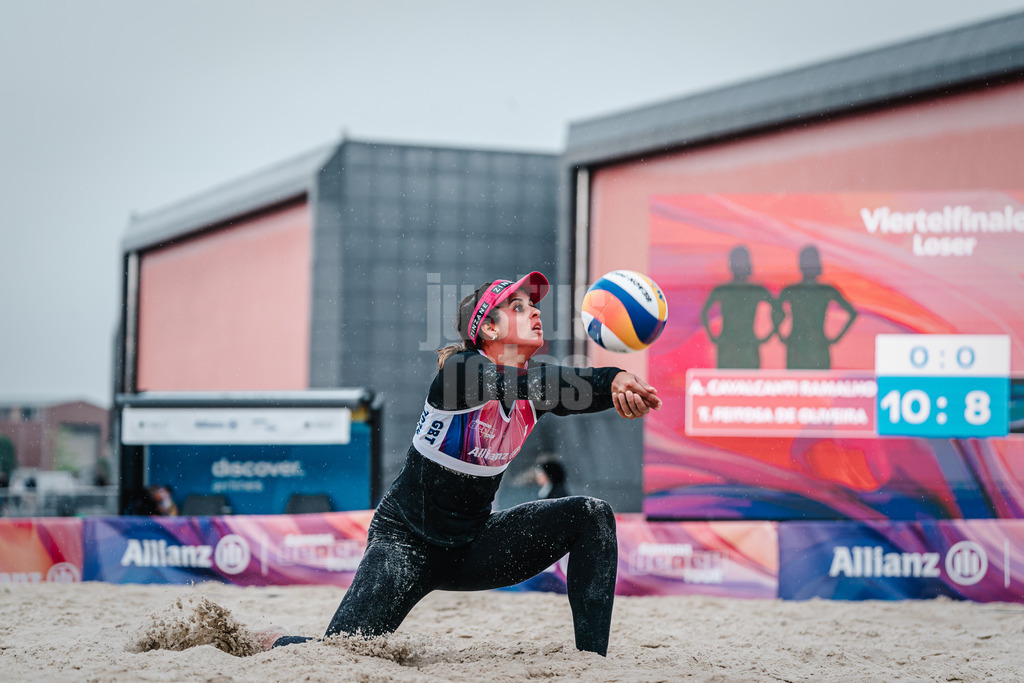 Beachvolleyball | Frauen | German Beach Tour 2024 | Tourstop Bremen | 08.06.2024 | Andressa Cavalcanti Ramalho (BRA) nimmt den Ball an