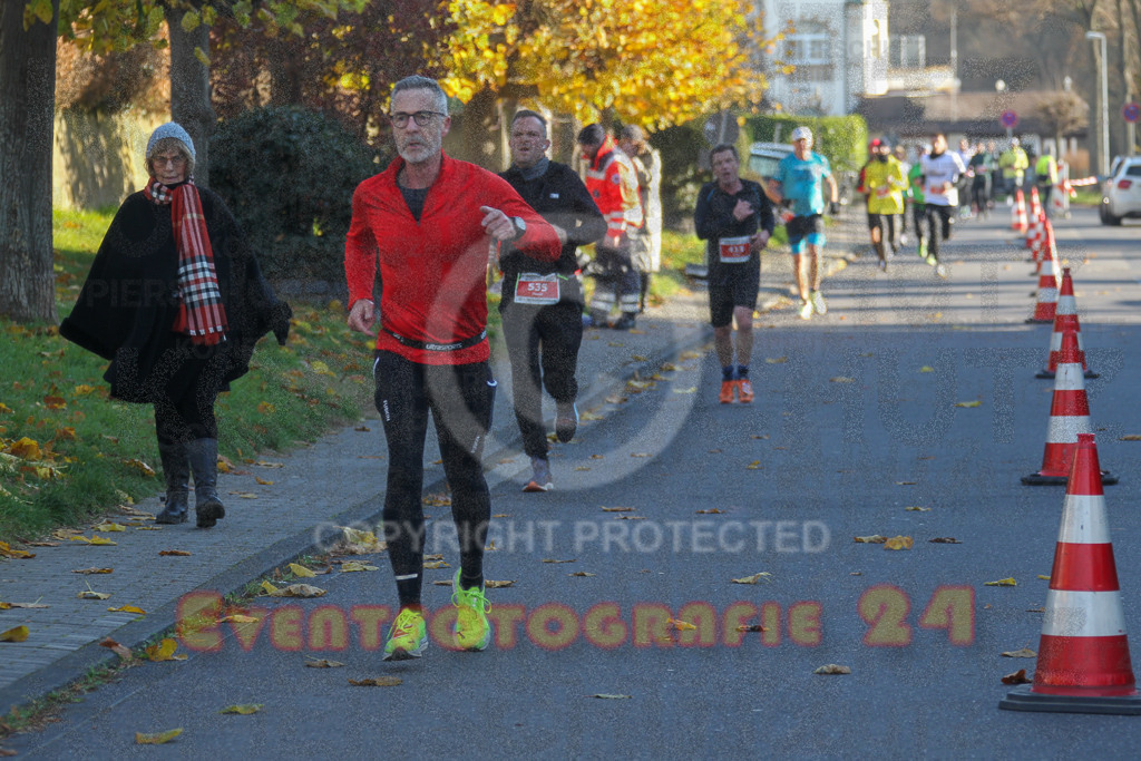 241201_1227_EV4_2543 | Sportfotografie im Rhein-Sieg Kreis, Köln, Bonn, NRW, Rheinland Pfalz, Hessen, etc. Unser Tätigkeitsfeld umfasst den Laufsport vom Volkslauf über den Marathon, Duathlon, Triathon bis zum Ultralauf wie Kölnpfad Ultra oder Schindertrail.