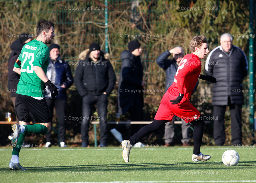 A_LUI_190125_10 | SPORT FUSSBALL TESTSPIEL ASKOE OEDT -UNION PROCORN DIETACH 18.01.2025 IM BILD : SEBASTIAN KAPSAMER (OEDT) UND MARIO REITER (DIETACH) FOTO:FOTOLUI