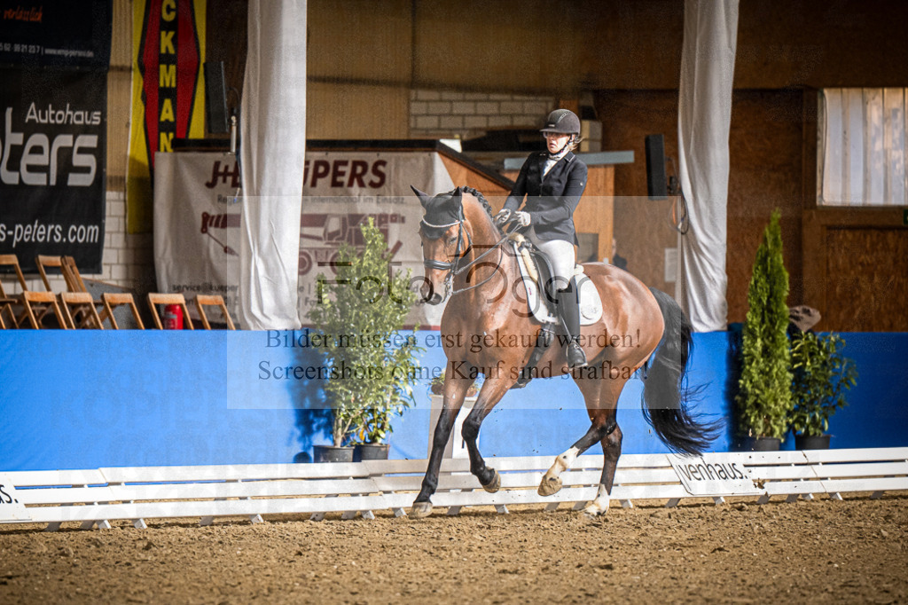 DOS_2075 | Entdecke hochwertige Reitturnierfotos von Foto Oger. Professionell, emotional und authentisch – jetzt Lieblingsmomente im Shop bestellen.Deutschlandweite Turnierfotografie. - Realisiert mit Pictrs.com