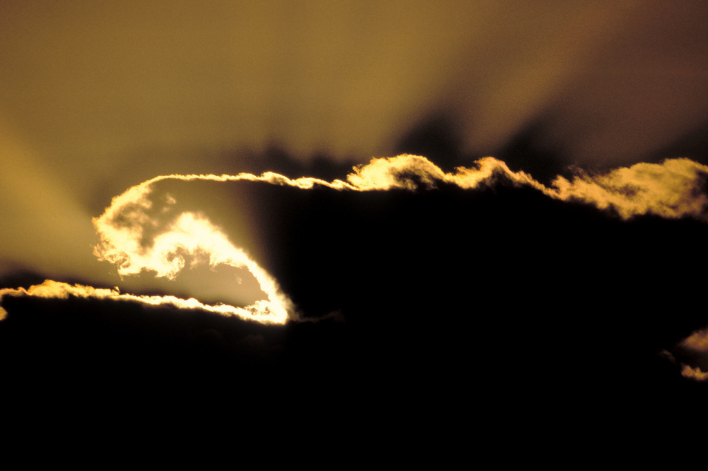 Wolkenwort 13_Tigerwolke | Wolkenwort # 13
Sonnenuntergang in San Agustin, Gran Canaria, Islas Canarias
Fotoausstellung WOLKENWORTE, Oberbank Salzburg, Am alten Markt 4. 30.5. - 30.6.2006. Eine Veranstaltung der Europagesellschaft Salzburg.