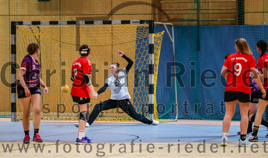 2024-01-27_054_SpVgg_Altenerding_II_gegen_TV_Altoetting_II | Erding, Deutschland, 27.01.2024:
Handball, Bezirksliga Frauen Altbayern 2023 / 2024, 10. Spieltag, SpVgg Altenerding II gegen TV Altötting II, Endergebnis: 17:29

Sara Hadziabdic (SpVgg Altenerding, #11), Lisa Hofer (TV Altötting, #8), Patricia Ring (TV Altötting, #22), Eva Turba (TV Altötting, #9), Patricia Maier (TV Altötting, #4)

Foto: Christian Riedel / fotografie-riedel.net