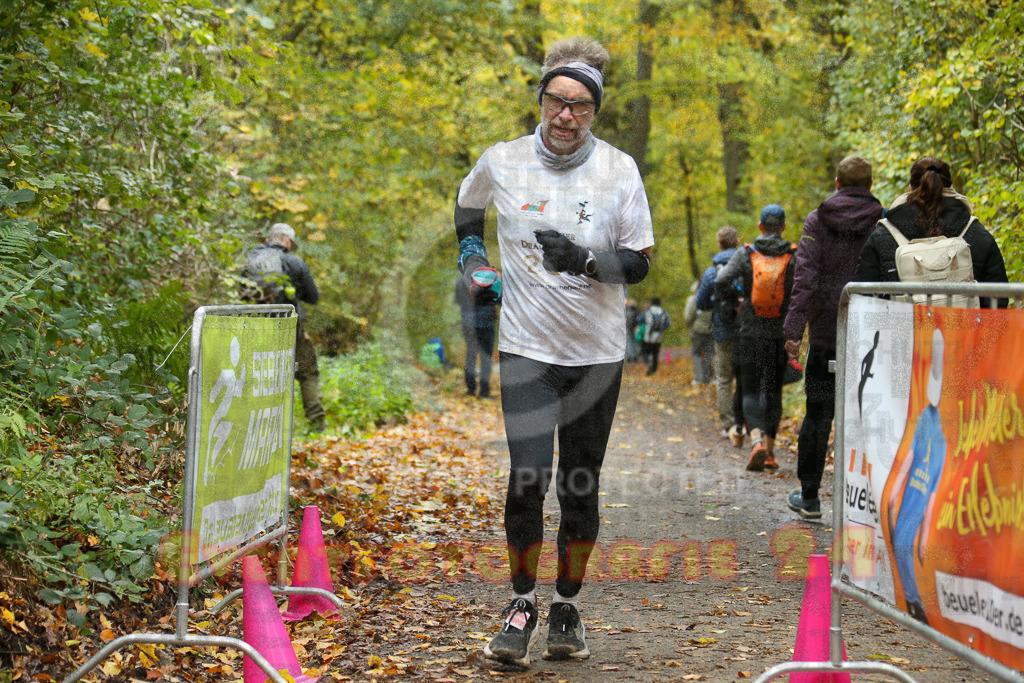 251026_1330_EX1_3582 | Sportfotografie im Rhein-Sieg Kreis, Köln, Bonn, NRW, Rheinland Pfalz, Hessen, etc. Unser Tätigkeitsfeld umfasst den Laufsport vom Volkslauf über den Marathon, Duathlon, Triathon bis zum Ultralauf wie Kölnpfad Ultra oder Schindertrail.