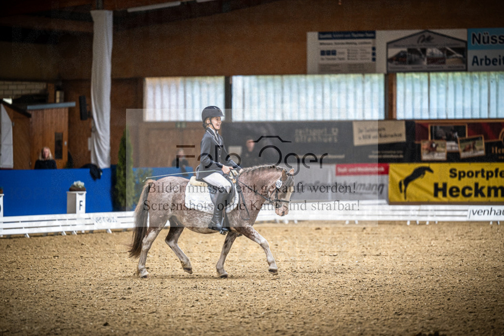 DOS_0723 | Entdecke hochwertige Reitturnierfotos von Foto Oger. Professionell, emotional und authentisch – jetzt Lieblingsmomente im Shop bestellen.Deutschlandweite Turnierfotografie. - Realisiert mit Pictrs.com