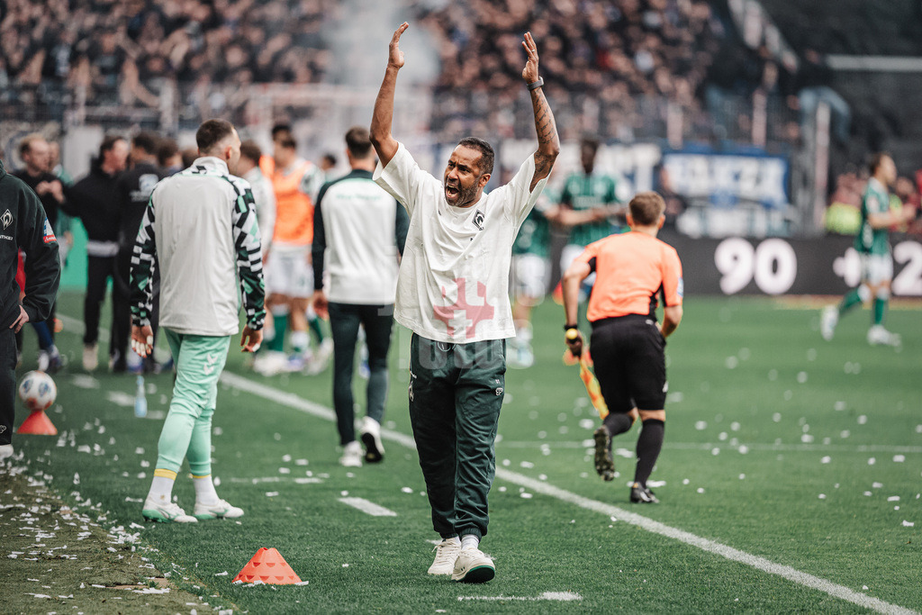 Fußball | Männer | Saison 2025/2026 | 1. Fußball-Bundesliga | 30. Spieltag | SV Werder Bremen vs. Hamburger SV | 18.04.2026 | Trainer Daniel Thioune (SV Werder Bremen) jubelt nach dem 3:1 Tor