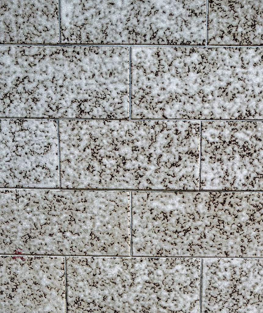 Monochrome Matrix – Abstrackte Granit-Steintextur & Urban Geometry | Die vollendete Symmetrie moderner Architekturmaterialien, festgehalten in einem meisterhaften Struktur-Makro. Diese High-End-Fotokunst zeigt die detailreiche, monochrome Oberfläche eines geometrisch angeordneten Granit-Mauerverbands. Das faszinierende, rhythmische Wechselspiel aus rauen Mineralkörnern und tiefen, klaren Fugenlinien erzeugt eine beeindruckende visuelle Tiefe. Ein absolut minimalistisches Statement-Piece für moderne Lofts, Büros oder minimalistische Wohnkonzepte.Material-Empfehlung: Für dieses detailreiche Strukturwunder empfehle ich ganz klar den Druck auf mattem Alu-Dibond. Die matte, komplett reflexionsfreie Oberfläche bringt die feinen Gesteinsstrukturen perfekt zur Geltung, schluckt störende Lichtreflexe und bewahrt den edlen, puristischen Loft-Charakter im Raum.Setzen Sie ein klares Design-Statement an Ihren Wänden. Sichern Sie sich dieses außergewöhnliche Wandbild modern jetzt für Ihre Raumgestaltung.[Archiv-Nr. #0118] - Realisiert mit Pictrs.com