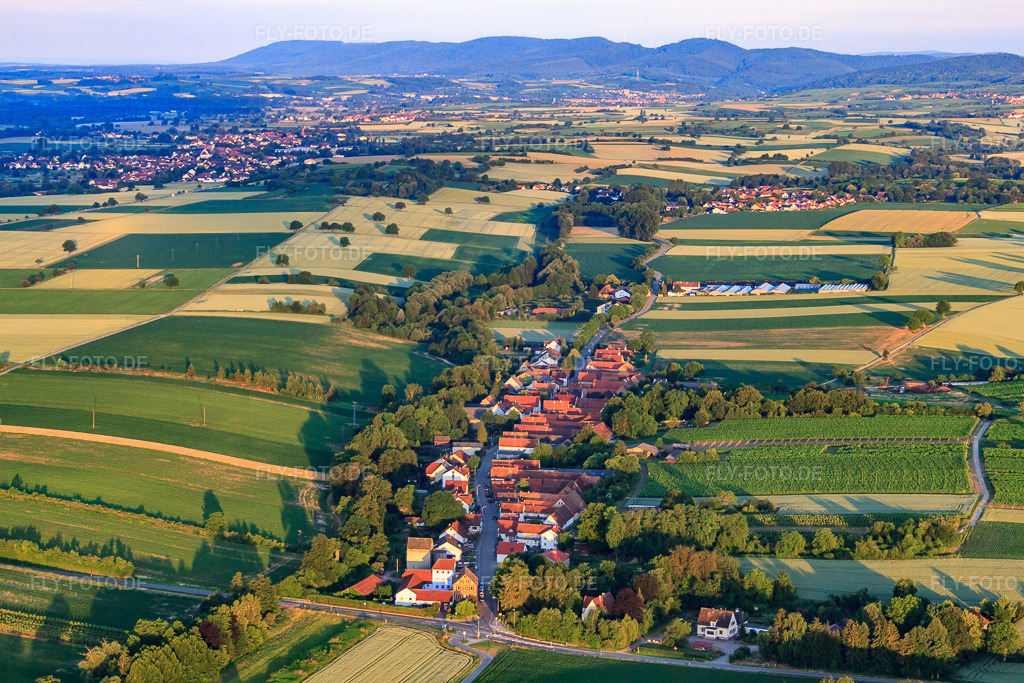 Luftbild: Dorfansicht am Morgen aus Osten in Vollmersweiler im Bundesland Rheinland-Pfalz in Deutschland. Foto: IMG_67801.jpg vom 14.06.2014 durch Werner Riehm/FLY-FOTO.de