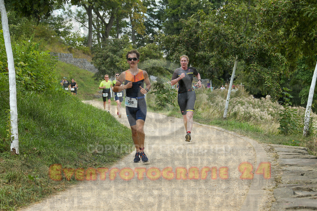 250824_1344_EX1_3495 | Sportfotografie im Rhein-Sieg Kreis, Köln, Bonn, NRW, Rheinland Pfalz, Hessen, etc. Unser Tätigkeitsfeld umfasst den Laufsport vom Volkslauf über den Marathon, Duathlon, Triathon bis zum Ultralauf wie Kölnpfad Ultra oder Schindertrail.