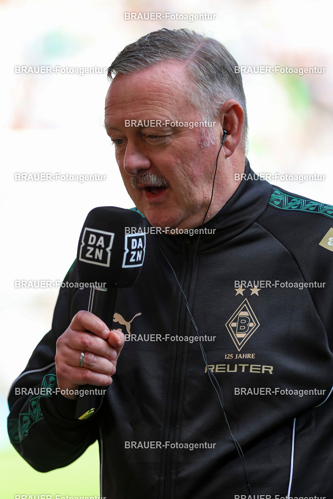 Borussia Mönchengladbach vs Hamburger SV - Bundesliga  | Mönchengladbach, Deutschland, 24.08.25:   Roland Virkus (Geschäftsführer Sport Borussia Mönchengladbach) im Interview waehrend des Spiels der Bundesliga zwischen Borussia Mönchengladbach vs Hamburger SV im Stadion im Borussia Park(Foto von Brauer-Fotoagentur / Adrian Schlueter)