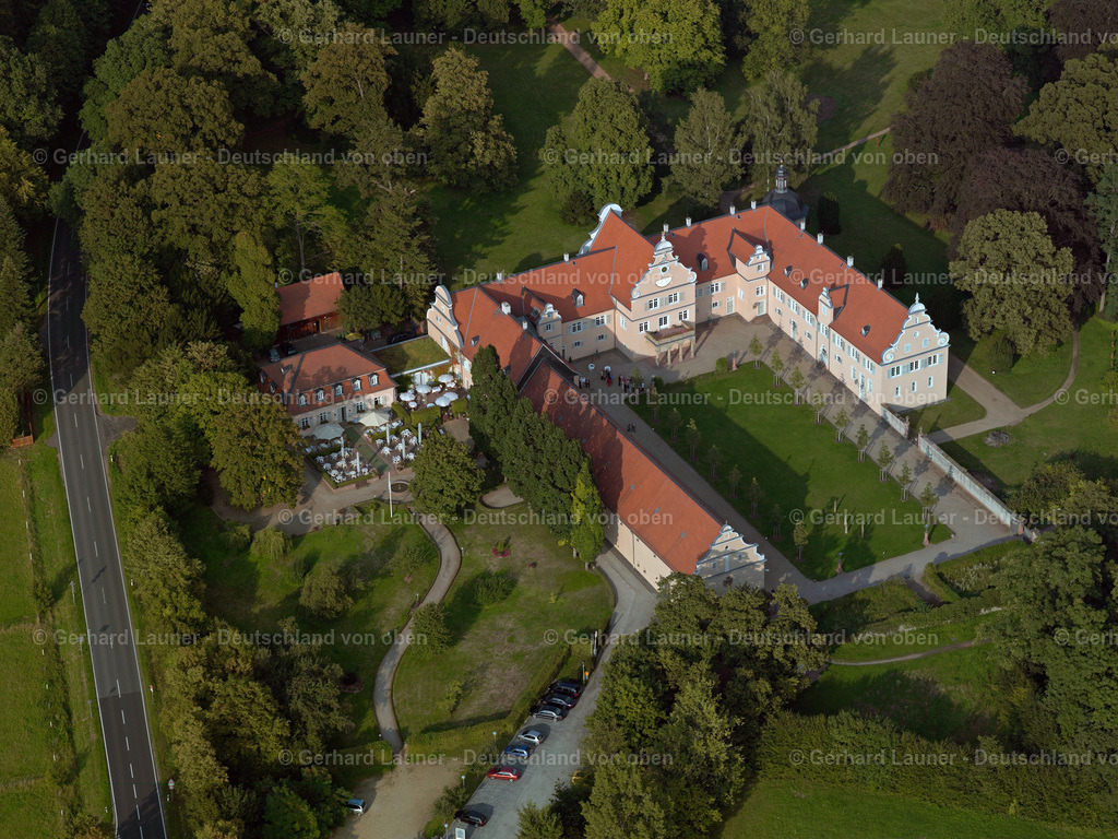 24s04099 | Das barocke Schloss Kranichstein ist ein ehemaliges Jagdschloss im gleichnamigen Stadtteil Kranichstein im Norden Darmstadts