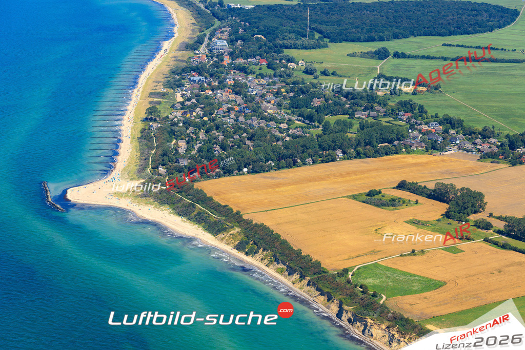 Die Luftaufnahme der Stadt Ahrenshoop wurde vom UL-Flugzeug heraus erstellt ( keine Drohne )- hohe Auflösung für beste Qualität