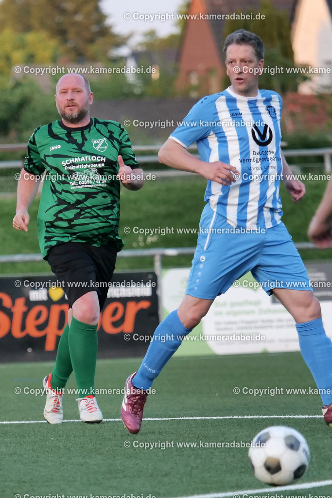 Fußball Kreispokal 25/26 Ü 32 : Spiel um Platz 3 : SV 08/29 Friedrichsfeld - SV Ringenberg AH  2 : 1 | Fußball Kreispokal 25/26 Ü 32 : Spiel um Platz 3 : SV 08/29 Friedrichsfeld - SV Ringenberg AH  2 : 1Spielort : Voerde Friedrichsfeld - Realisiert mit Pictrs.com