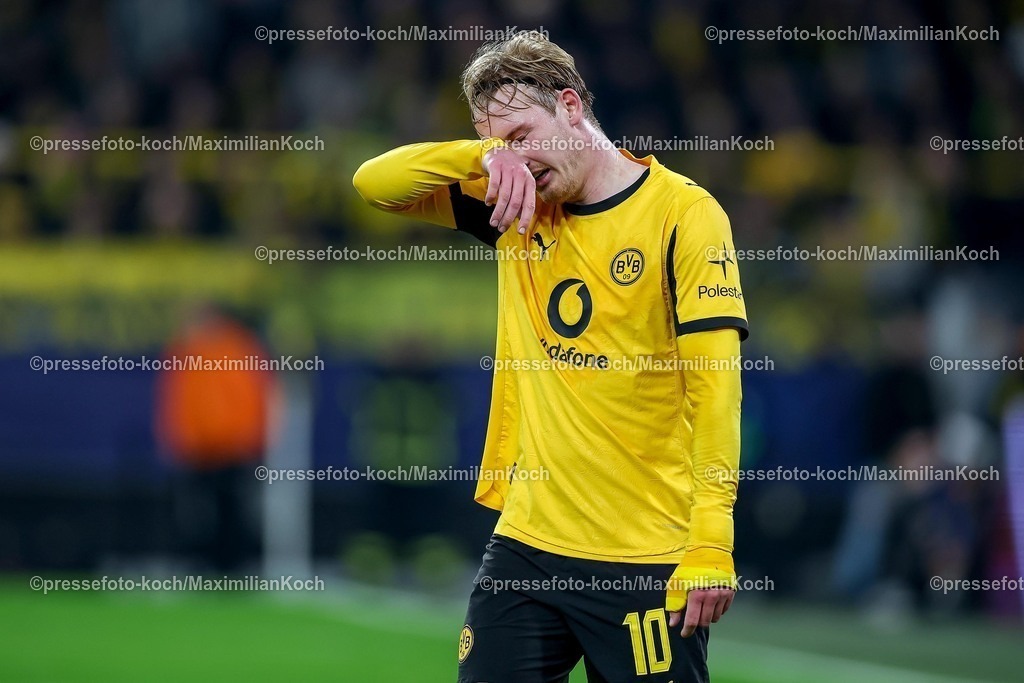 UCL10122501062 | 10.12.2025, Fußball, UEFA Champions League, Borussia Dortmund - FK Bodö/Glimt, BVB Stadion, 5. Spieltag, Saison 2025 2026: Julian Brandt (BVB #10) steht Enttäuscht gestikulierend auf dem Spielfeld   Regulations prohibit any use of photographs as image sequences and or quasi-video.