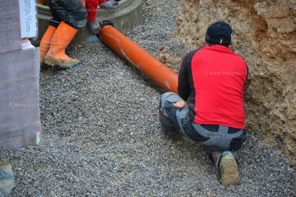 bib-lg03-abwasserkanal-0044 | Nach LV-Leistungsgruppen sortierte Detailfotos über den Bau eines Hauses. Alle Hausbau-Bilder direkt vom Urheber und Autor der Website Haus-Selber-Bauen.com