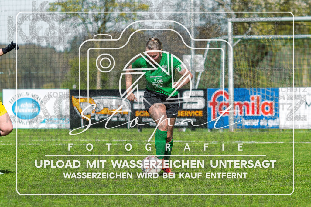 SGFTUS-1042 | Leonie Winkelmann (TuS Eversen-Sulze #25) beim Damen Kreisliga HK/CE Spiel zwischen SG Fulde und TuS Eversen-Sulze im Fulder Zentralstadion, Fulde (Simon Paul Stopat) - Realisiert mit Pictrs.com