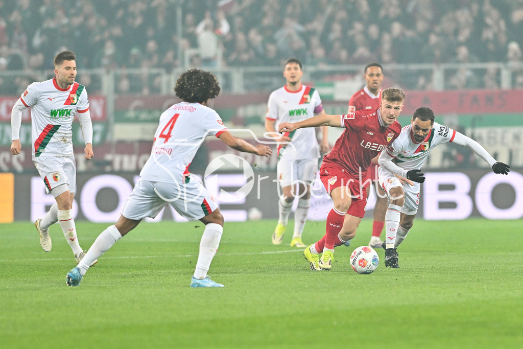 FC Augsburg - VfB Stuttgart | AUGSBURG, GERMANY - 22. MAERZ: im Duell Finn JELTSCH (VfB Stuttgart 29) und Alexis Julian CLAUDE-MAURICE (FC Augsburg 20) während dem Bundesligamatch zwischen dem FC Augsburg und dem VfB Stuttgart am 27. Spieltag in der WWK Arena / DFL REGULATIONS PROHIBIT ANY USE OF PHOTOGRAPHS AS IMAGE SEQUENCES AND/OR QUASI-VIDEO