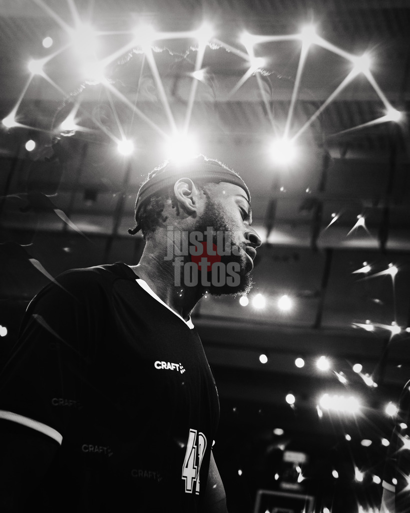 Basketball | Männer | Saison 2023/2024 | easyCredit Basketball Bundesliga | Veolia Towers Hamburg vs. Alba Berlin | 17.04.2024 | Aljami Durham (#42, Veolia Towers Hamburg)