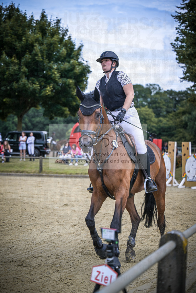 DOS_1655 | Entdecke hochwertige Reitturnierfotos von Foto Oger. Professionell, emotional und authentisch – jetzt Lieblingsmomente im Shop bestellen.Deutschlandweite Turnierfotografie. - Realisiert mit Pictrs.com