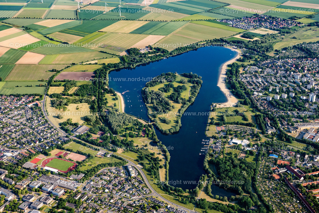 Salzgitter_Salzgitter_See_ELS_4113050623 | SALZGITTER 05.06.2023 Stadtansicht des Innenstadtbereiches an den Uferbereichen " Salzgitter See " in Salzgitter Lebenstedt im Bundesland Niedersachsen, Deutschland. // City view of the inner city area on the shore areas "Salzgitter See" in Salzgitter Lebenstedt in the state Lower Saxony, Germany. Foto: Martin Elsen