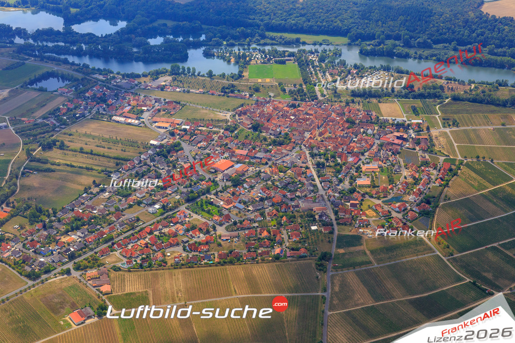 Die Luftaufnahme der Stadt Sommerach wurde vom UL-Flugzeug heraus erstellt ( keine Drohne )- hohe Auflösung für beste Qualität
