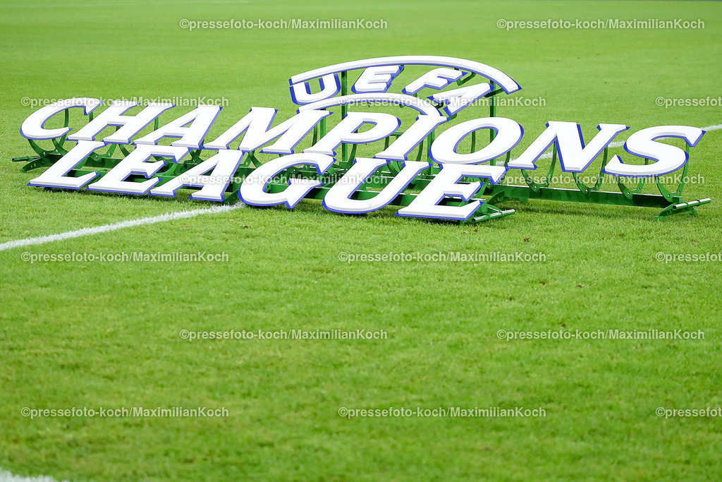 BVB01102402131 | 01.10.2024, Fußball, UEFA Champions League, Borussia Dortmund - Celtic Glasgow, 2. Spieltag, Signal Iduna Park, Saison 2024 2025: Schriftzug Logo Banner auf dem Spielfeld