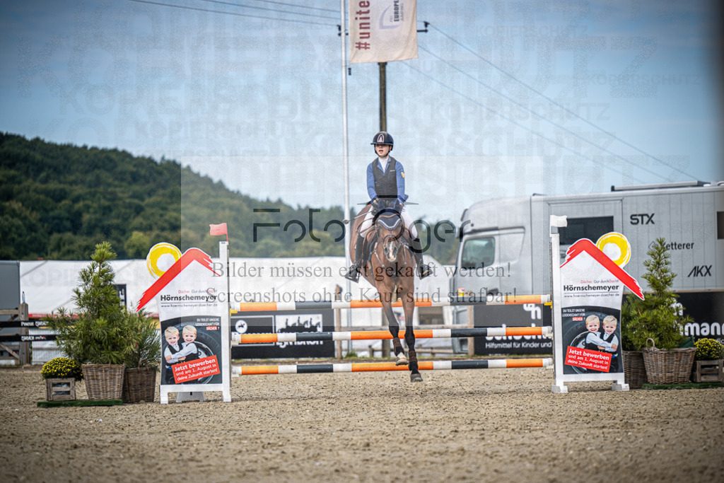 DOS_9520 | Entdecke hochwertige Reitturnierfotos von Foto Oger. Professionell, emotional und authentisch – jetzt Lieblingsmomente im Shop bestellen.Deutschlandweite Turnierfotografie. - Realisiert mit Pictrs.com