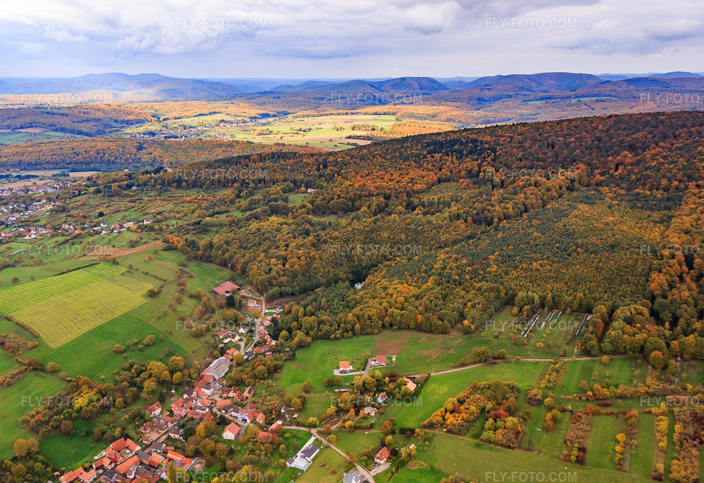Aerial view: Rue du Moulin in Gœrsdorf in the state Bas-Rhin, France. – Photo: IMG_084604.jpg taken on 10/23/2015 by Werner Riehm/FLY-FOTO.com – Resolution of the original: 5320 x 3648 px