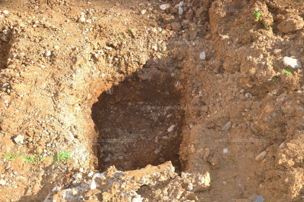 bib-lg02-erdarbeiten-0115 | Nach LV-Leistungsgruppen sortierte Detailfotos über den Bau eines Hauses. Alle Hausbau-Bilder direkt vom Urheber und Autor der Website Haus-Selber-Bauen.com