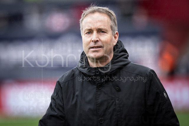 German Bundesliga, Bayer 04 Leverkusen vs. FC Bayern München, 14.03.2026 | LEVERKUSEN, GERMANY - MARCH 14: Kasper Hjulmand (Head Coach Bayer 04 Leverkusen) before the German Bundesliga match on gameday 26 between Bayer 04 Leverkusen vs. FC Bayern München at BayArena on March 14, 2026 in Leverkusen, Germany. DFL REGULATIONS PROHIBIT ANY USE OF PHOTOGRAPHS AS IMAGE SEQUENCES AND/OR QUASI-VIDEO.