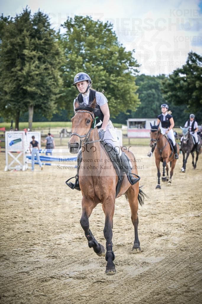 DOS_7829 | Entdecke hochwertige Reitturnierfotos von Foto Oger. Professionell, emotional und authentisch – jetzt Lieblingsmomente im Shop bestellen.Deutschlandweite Turnierfotografie. - Realisiert mit Pictrs.com