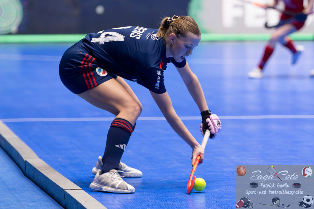Volvo E.R.B. Final 4 Finale Frauen: Berliner HC - Mannheimer HC, 26.01.2025 | Linda Bens (Mannheimer HC #24) am Ball, Freisteller, Portrait, Porträt, Berliner HC - Mannheimer HC, Frankfurt, Süwag Arena, 26.1.2025 - Realisiert mit Pictrs.com