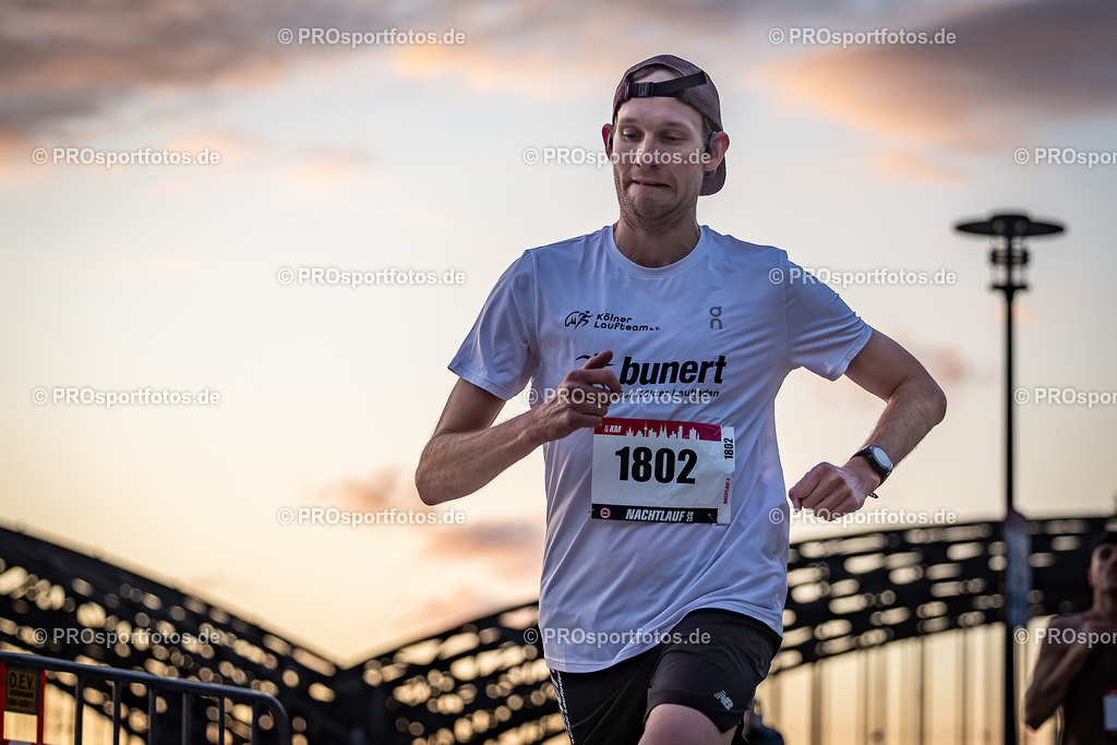 22. ASV Nachtlauf; Koeln, 28.05.25 | Impressionen vom 22. ASV Nachtlauf am 28.05.25 am Tanzbrunnen in Koeln. Foto: BEAUTIFUL SPORTS/Leah Kohring