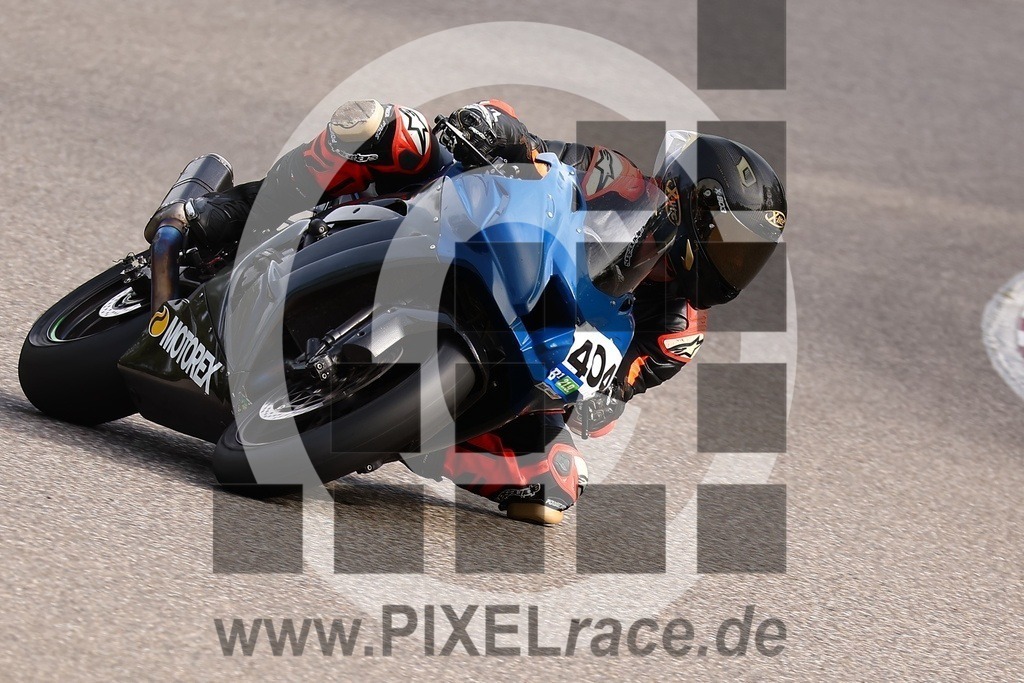 0404-20260921_02082 | Schöne Erinnerungen an spannende Momente - das festzuhalten ist unser Job. PIXELrace.de ist seit 2003 auf den Rennstrecken Europas unterwegs um die Action draußen beim Fahren und die wunderbare Stimmung imm Fahrerlager für euch einzufangen.