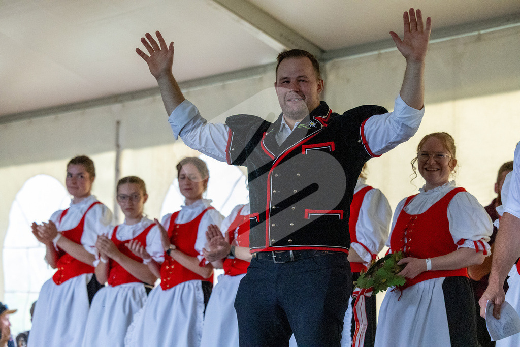 Rigi2025_3100 | Die Schwinger des Schwyzer Kantonalen Schwingerverbandes: Fotos, die Dynamik und Leidenschaft festhalten, sowie emotionale Momente aus dem traditionellen Schwingsport zeigen. - Realisiert mit Pictrs.com