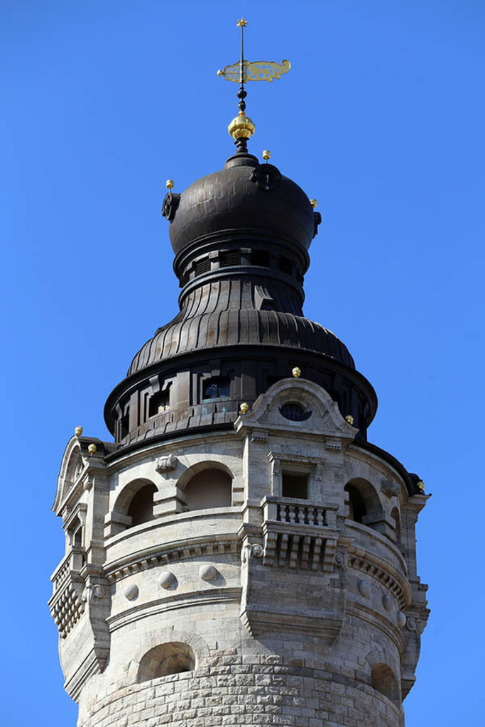 Neues Rathaus - Rathausturm | Entdecke über 20 Kategorien Leipzig-Motive: Foto-Downloads, hochwertige Poster, Leinwand- & Fine-Art-Prints. Jetzt Lieblingsfoto im Bildlexikon Leipzig Shop bestellen!