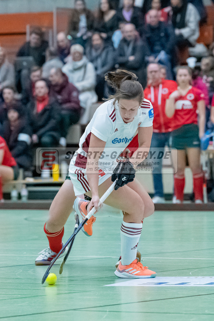 HK_20230122_103082 | 1. Bundesliga ( Halle ) Damen Crefelder HTC - Rot-Weiss Köln am 22.1.2023 Crefelder HTC  ( CHTC ) Halle Glockenspitz , Krefeld , Rebecca Grote ( Rot-Weiss Köln #9 )