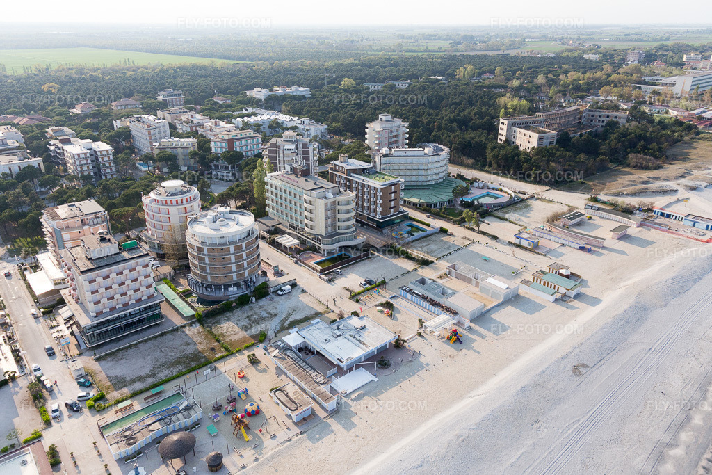 Aerial view: View of the town in Milano Marittima in the state Emilia Romagna, Italy.Photo: IMG_098460.jpg taken on 04/05/2017 by Werner Riehm/FLY-FOTO.comResolution of the original: 5244 x 3496 px