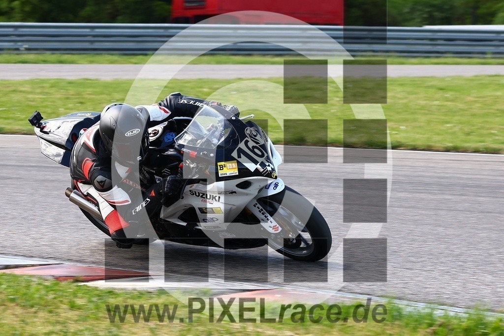 0016-20250503_02247 | Schöne Erinnerungen an spannende Momente - das festzuhalten ist unser Job. PIXELrace.de ist seit 2003 auf den Rennstrecken Europas unterwegs um die Action draußen beim Fahren und die wunderbare Stimmung imm Fahrerlager für euch einzufangen.