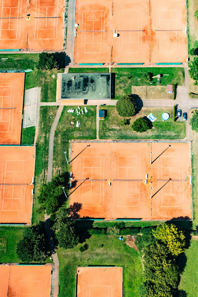 dr__0016074.jpg | RAVENSBURG 03.08.2018 Senkrecht- Luftbild aus der Satelliten- Perspektive vom Tennisplatz Sportanlage Tennisclub Ravensburg e.V. in Ravensburg im Bundesland Baden-Württemberg, Deutschland. // Vertical aerial view from the satellite perspective of the tennis court sports field Tennisclub Ravensburg e.V. in Ravensburg in the state Baden-Wurttemberg, Germany. Foto: Daniel Reiter