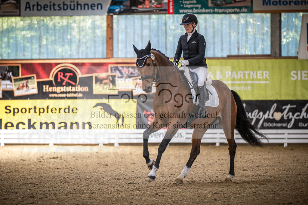 DOS_0225 | Entdecke hochwertige Reitturnierfotos von Foto Oger. Professionell, emotional und authentisch – jetzt Lieblingsmomente im Shop bestellen.Deutschlandweite Turnierfotografie. - Realisiert mit Pictrs.com