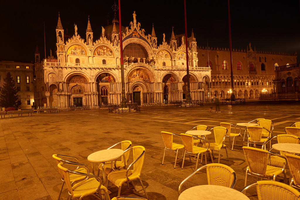Basilica di San Marco am Abend | Venedig, Italien - December 07, 2016: Basilica di San Marco am Abend. - Realisiert mit Pictrs.com